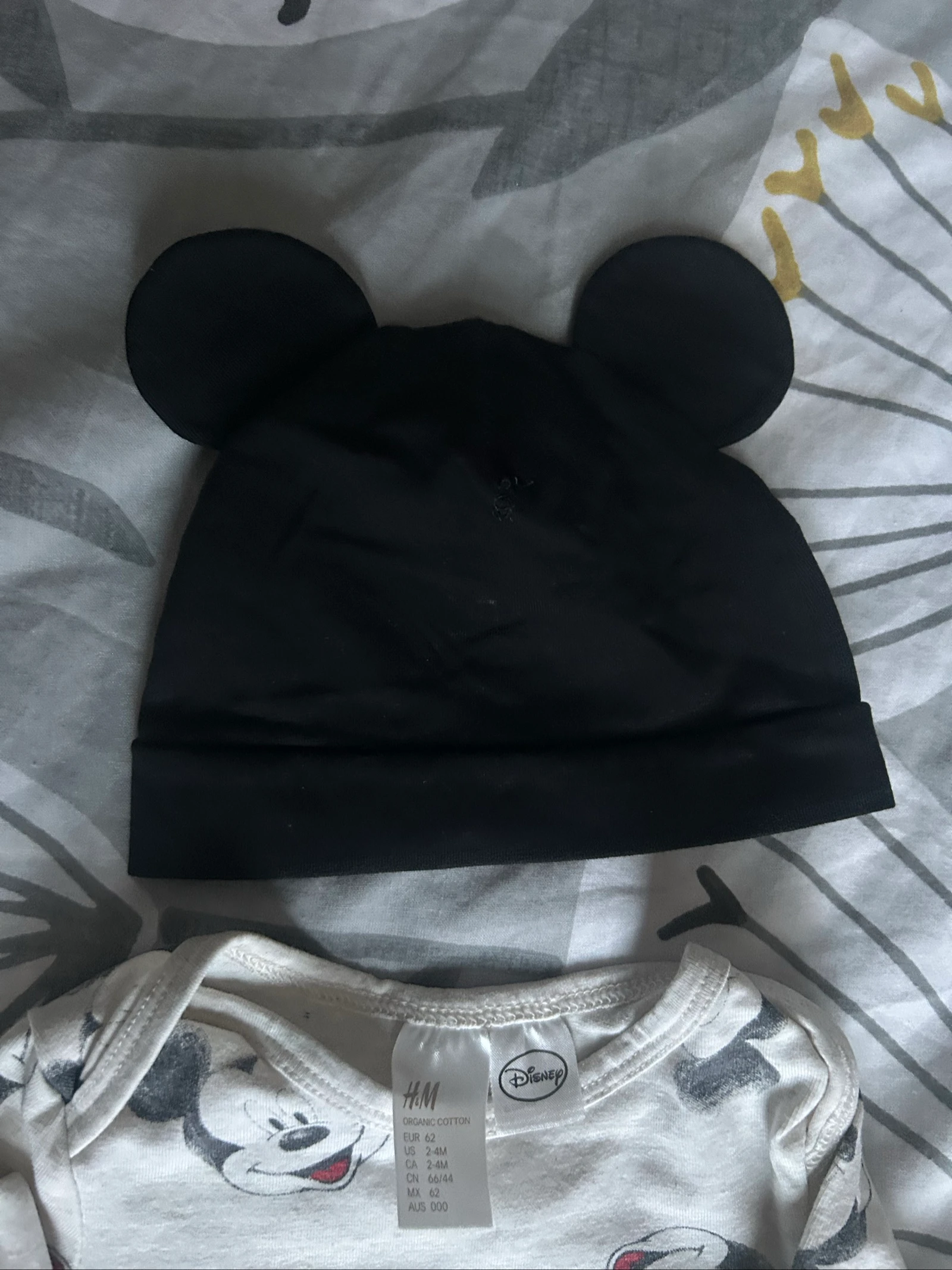 3-piece Mickey set (bodysuit, leggings, hat) 2/4 months – photo 4